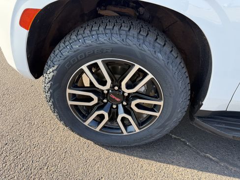Used 2022 GMC Yukon AT4 AWD/4WD image 5