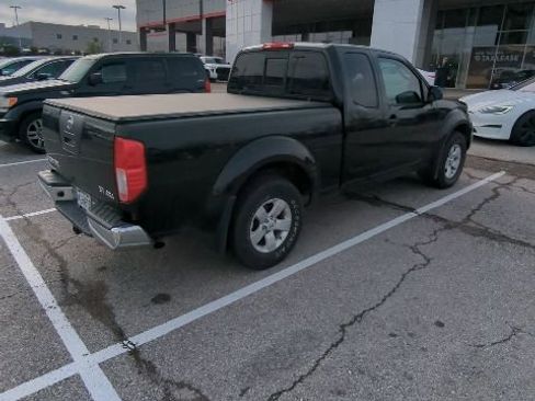 Used 2011 Nissan Frontier SV image 18