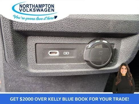 Used 2022 Volkswagen Tiguan SE w/ Panoramic Sunroof Package image 11
