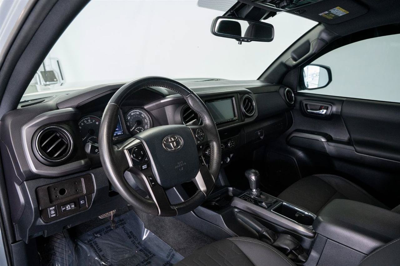 Used 2019 Toyota Tacoma TRD Off-Road AWD/4WD image 11