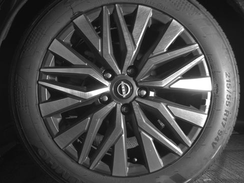 Used 2025 Nissan Altima 2.5 SV FWD image 14