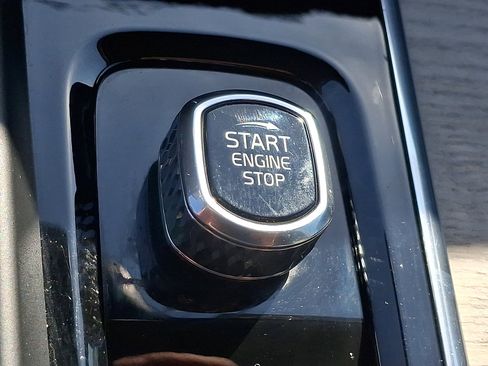 Certified 2022 Volvo XC60 B5 Inscription w/ Climate Package image 23