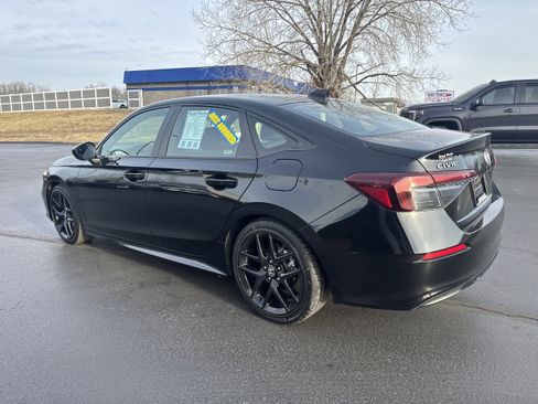 Used 2025 Honda Civic Sport image 3