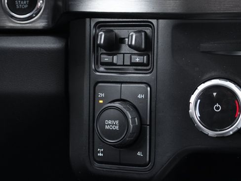 Used 2023 Ford F250 Lariat w/ Black Appearance Package image 33