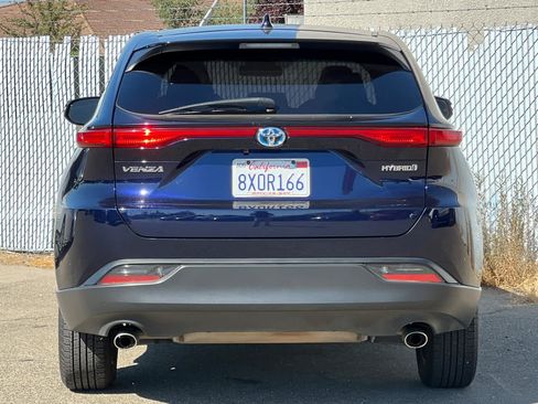 Used 2021 Toyota Venza LE AWD/4WD image 4