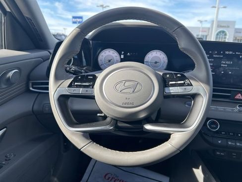 Used 2025 Hyundai Elantra SEL image 17