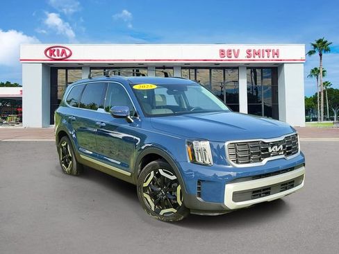 Certified 2025 Kia Telluride S FWD image 1