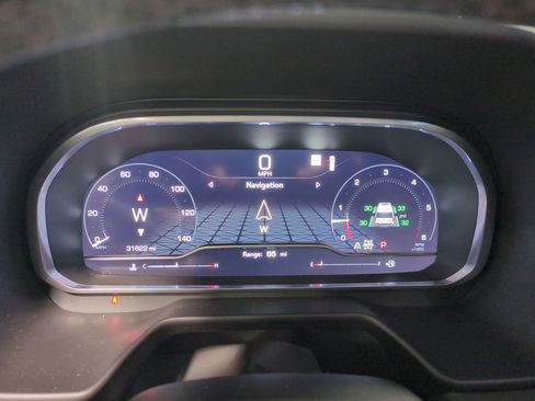 Used 2023 GMC Yukon SLT w/ SLT Luxury Package image 32