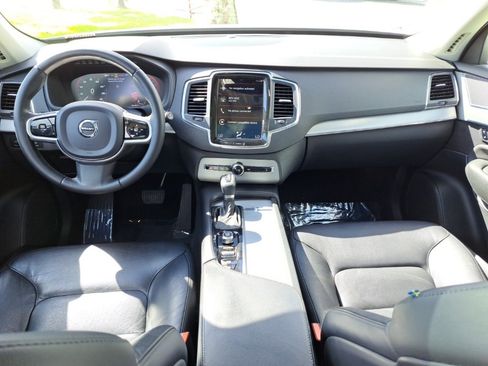 Used 2021 Volvo XC90 T5 Momentum w/ Protection Package Premier image 9