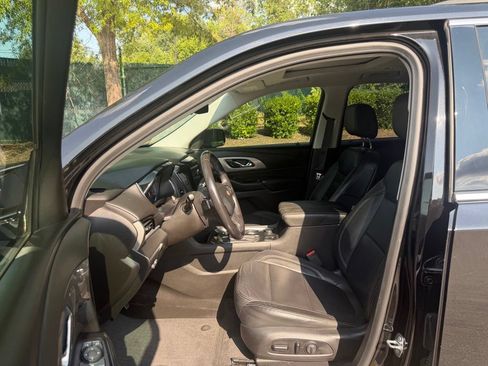 Used 2019 Chevrolet Traverse LT w/ LT Premium Package FWD image 11