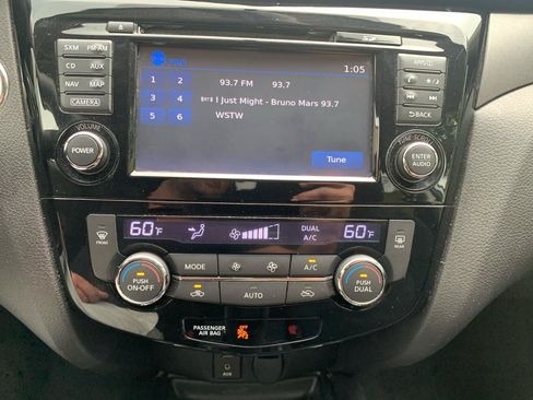 Used 2016 Nissan Rogue SV w/ SV Premium Package FWD image 12