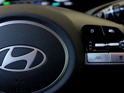 Used 2025 Hyundai Elantra Limited FWD image 32