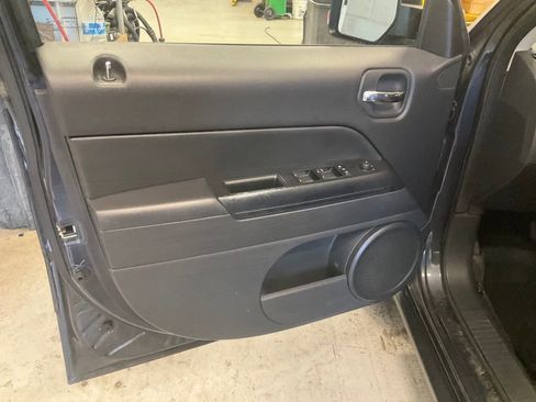 Used 2014 Jeep Patriot Latitude w/ Sun/Sound Group image 22