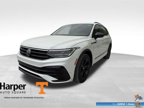 Used 2024 Volkswagen Tiguan SE R-Line image 1