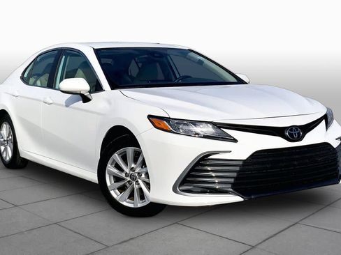 Used 2023 Toyota Camry LE FWD image 3