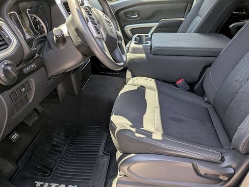 Used 2017 Nissan Titan SV AWD/4WD image 17