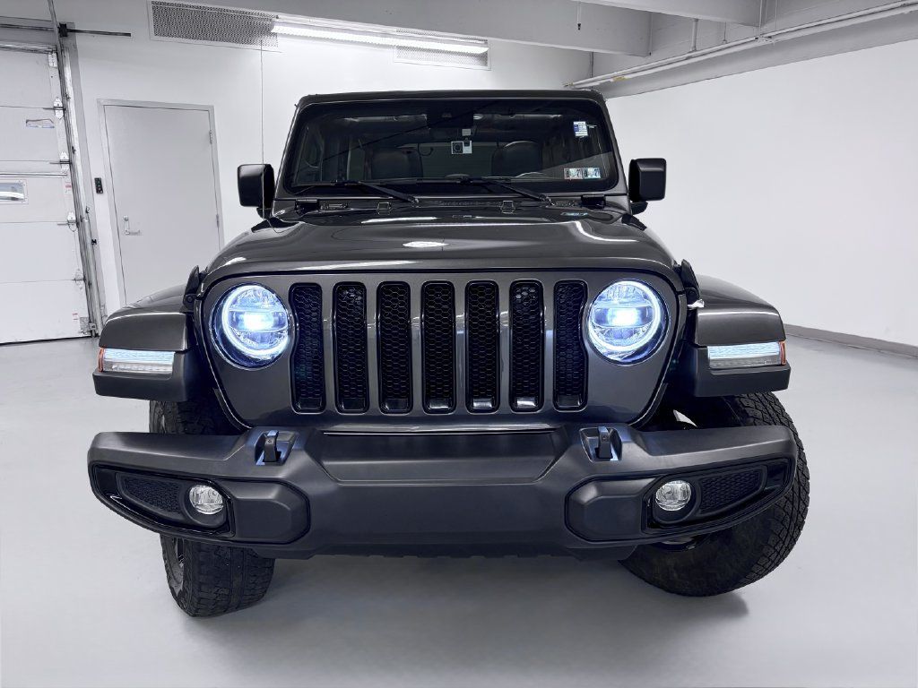Used 2022 Jeep Wrangler Unlimited Sahara AWD/4WD image 3