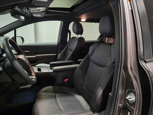 Used 2022 Toyota Sienna XSE w/ XSE Plus Package image 6