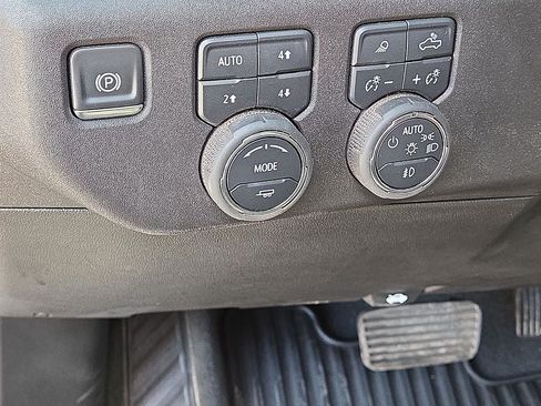 Used 2025 Chevrolet Silverado 1500 LTZ w/ LTZ Premium Package AWD/4WD image 21