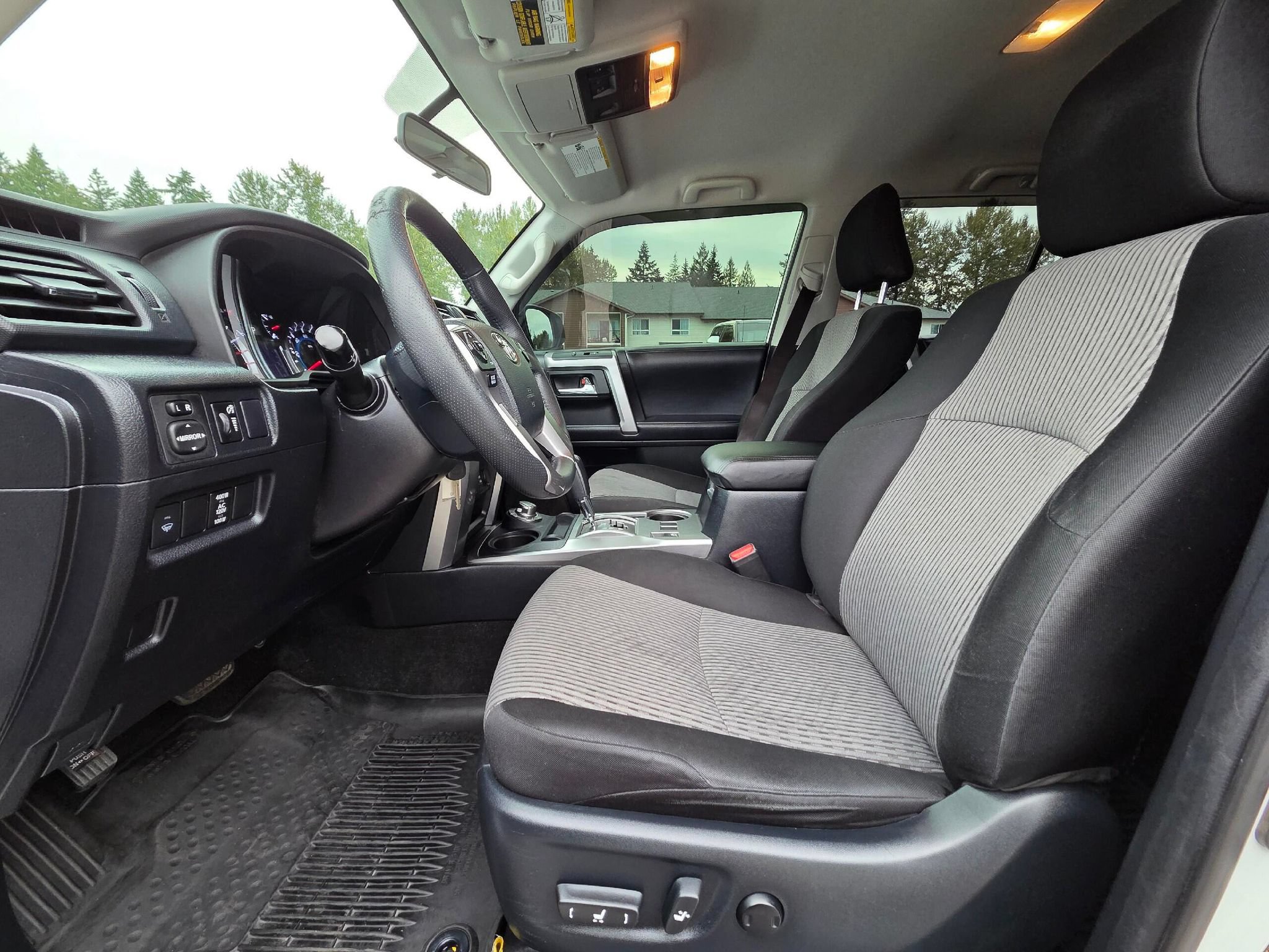 Used 2018 Toyota 4Runner SR5 AWD/4WD image 24