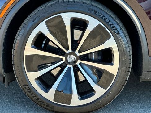 Certified 2025 Porsche Macan 4 Electric image 46