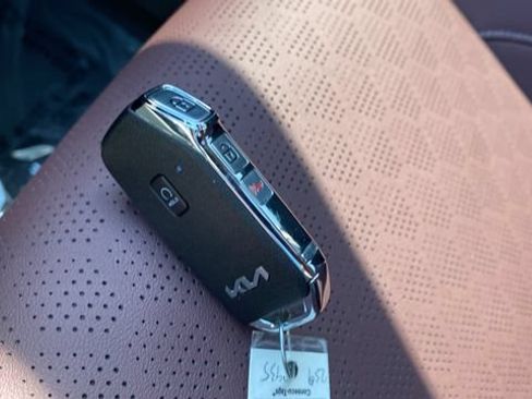 Certified 2022 Kia Seltos SX w/ Sunroof Package AWD/4WD image 22
