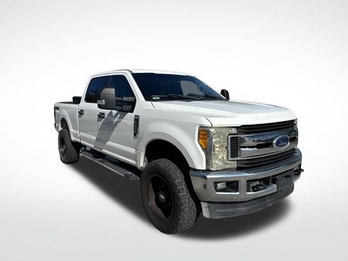 Used 2017 Ford F250 XLT AWD/4WD image 2