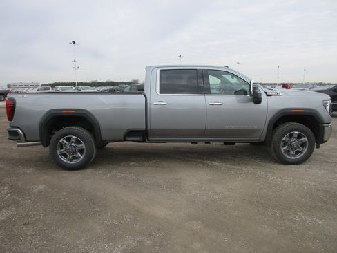 New 2026 GMC Sierra 3500 SLT image 3