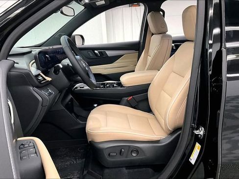 Used 2025 Buick Enclave Preferred w/ Power Package image 19