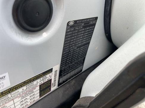 Used 2018 Land Rover Range Rover Velar R-Dynamic SE image 35