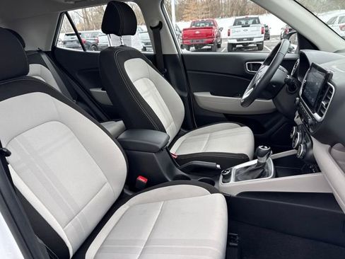 Used 2025 Hyundai Venue SEL image 44