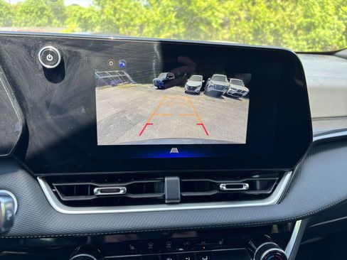 Used 2025 Chevrolet Equinox LT FWD image 17