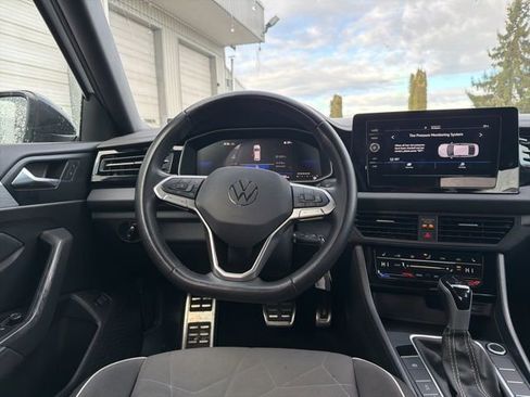 Used 2025 Volkswagen Jetta Sport FWD image 19