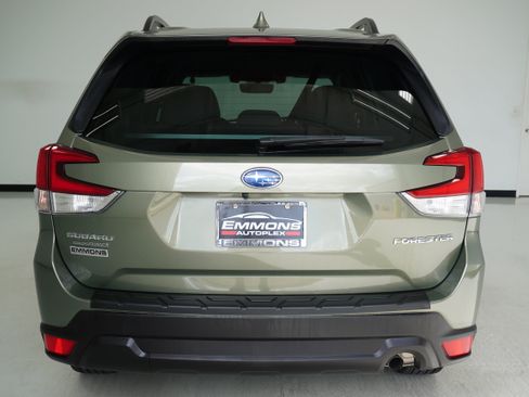 Used 2021 Subaru Forester Premium image 5