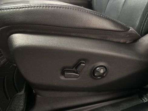 Used 2020 Chrysler Pacifica Touring-L w/ S Appearance Package image 7