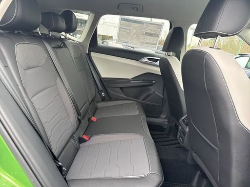 New 2026 Volkswagen Taos SE image 10