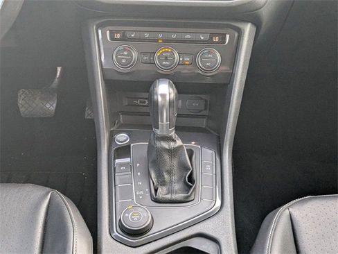 Used 2019 Volkswagen Tiguan SE image 19