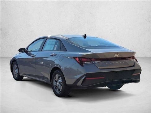 New 2026 Hyundai Elantra SE image 9