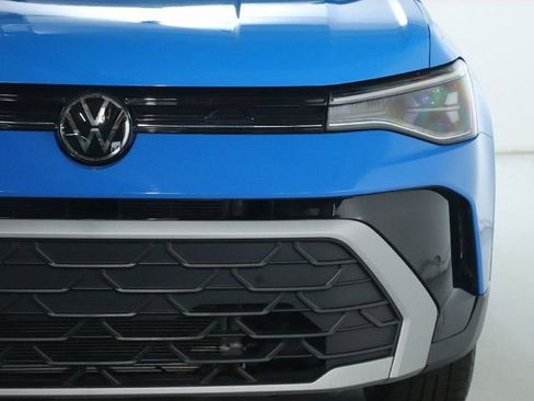 Used 2025 Volkswagen Taos SE image 7