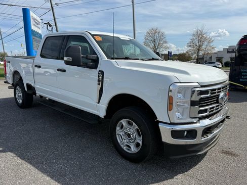 Used 2025 Ford F250 XLT image 3