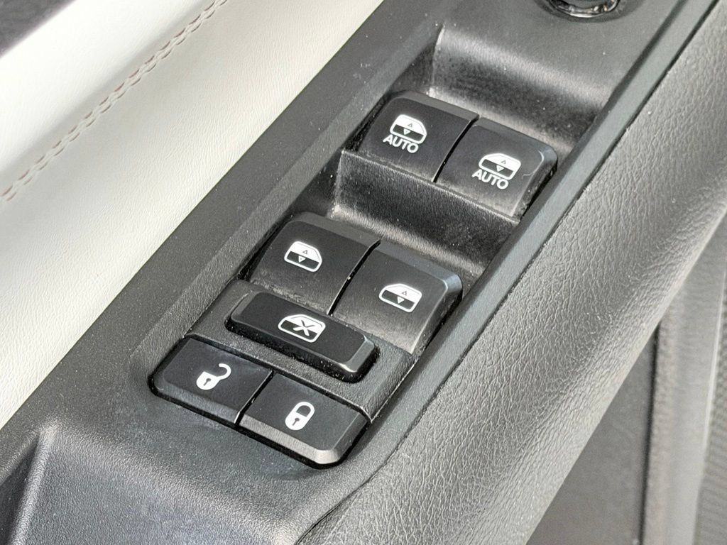 Used 2024 Jeep Compass Limited AWD/4WD image 12