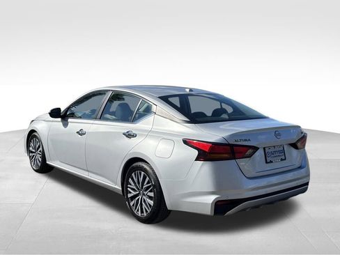 Used 2024 Nissan Altima 2.5 SV image 5