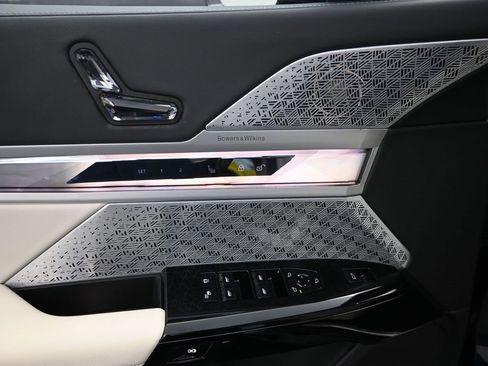 Certified 2023 BMW 760i xDrive image 11