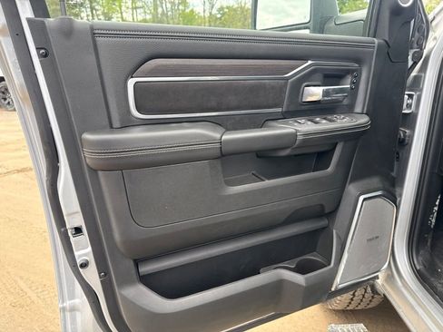 New 2026 RAM 2500 Laramie AWD/4WD image 19