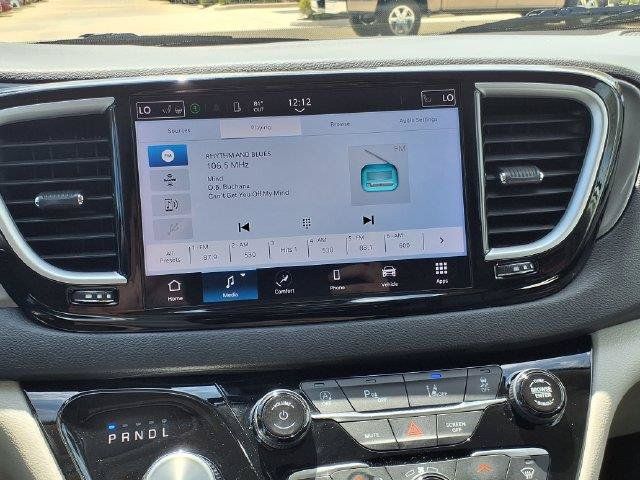 Used 2024 Chrysler Pacifica Touring-L FWD image 36