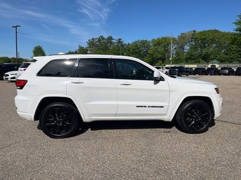 Used 2017 Jeep Grand Cherokee Altitude AWD/4WD image 6