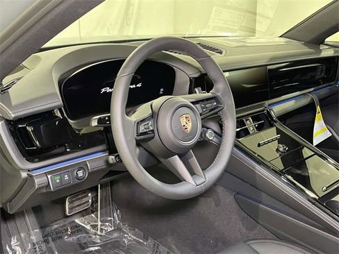 New 2026 Porsche Panamera 4 image 4