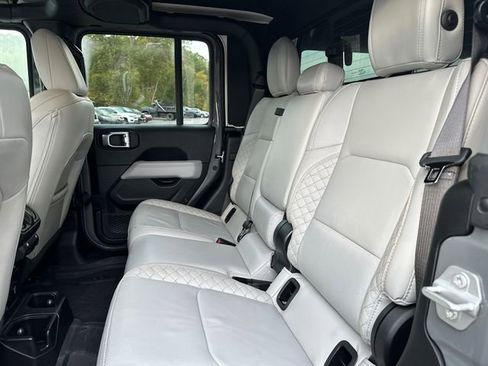 Used 2023 Jeep Gladiator Overland image 15