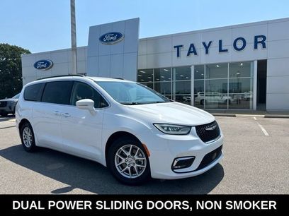 Used 2022 Chrysler Pacifica Touring-L