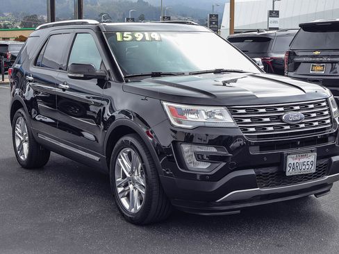 Used 2017 Ford Explorer Limited w/ Equipment Group 301A AWD/4WD image 22